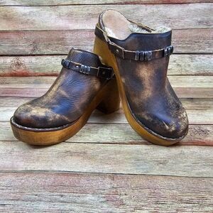 Free People Distressed Leather Wooden Platform Mule Clog Metal Detail Size US 6